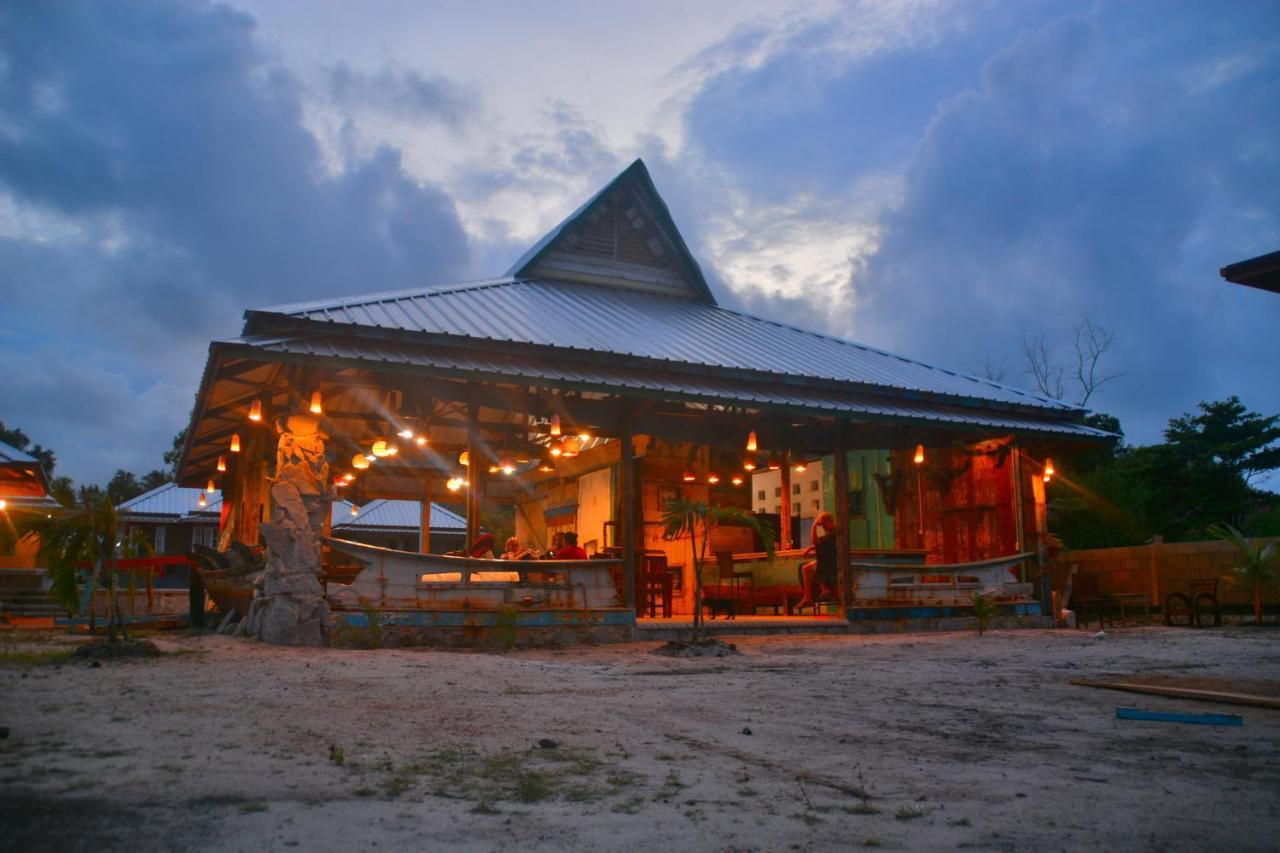 Rock And Wreck Dive Resort Tanjungbinga Εξωτερικό φωτογραφία